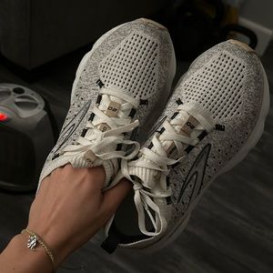 Brooks 6.5 women’s